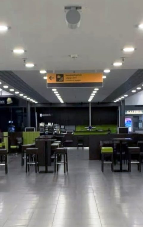 Wartebereich Flughafen Saarbrücken